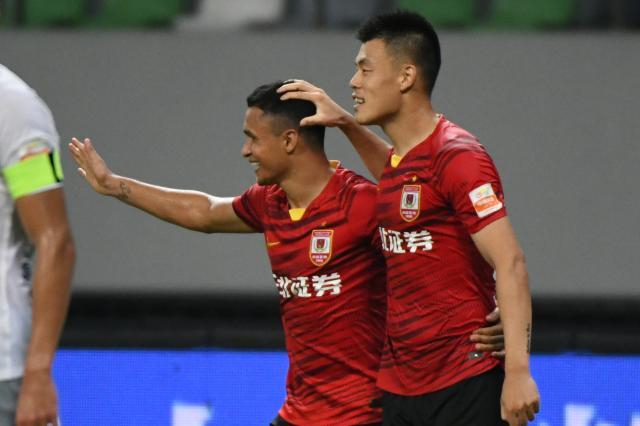 爱游戏平台-中超联赛第一阶段小结：亚泰成为黑马，外援定排名