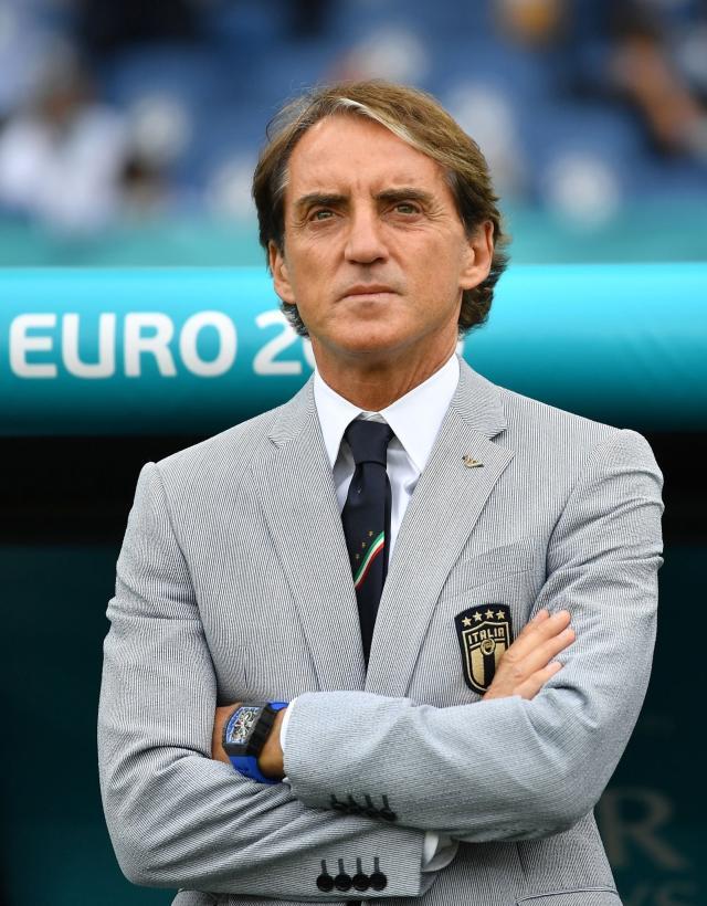 爱游戏正版-曼奇尼：位置竞争好过没人用 佩西纳：进球也是顶包